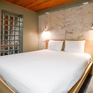 lovelystay-cosmopolitan-chiado-apartment.hotels-lisbon-portugal.com/